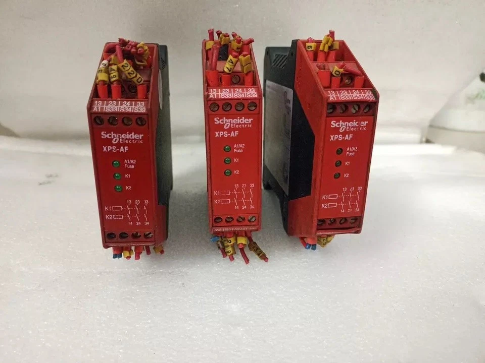 SCHNEIDER ELECTRIC XPS-AF5130 SAFETY RELAY 24V AC/DC LOT OF 3 PCS